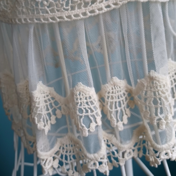 EUC Express Ivory Lace Tank Top - Picture 5 of 7